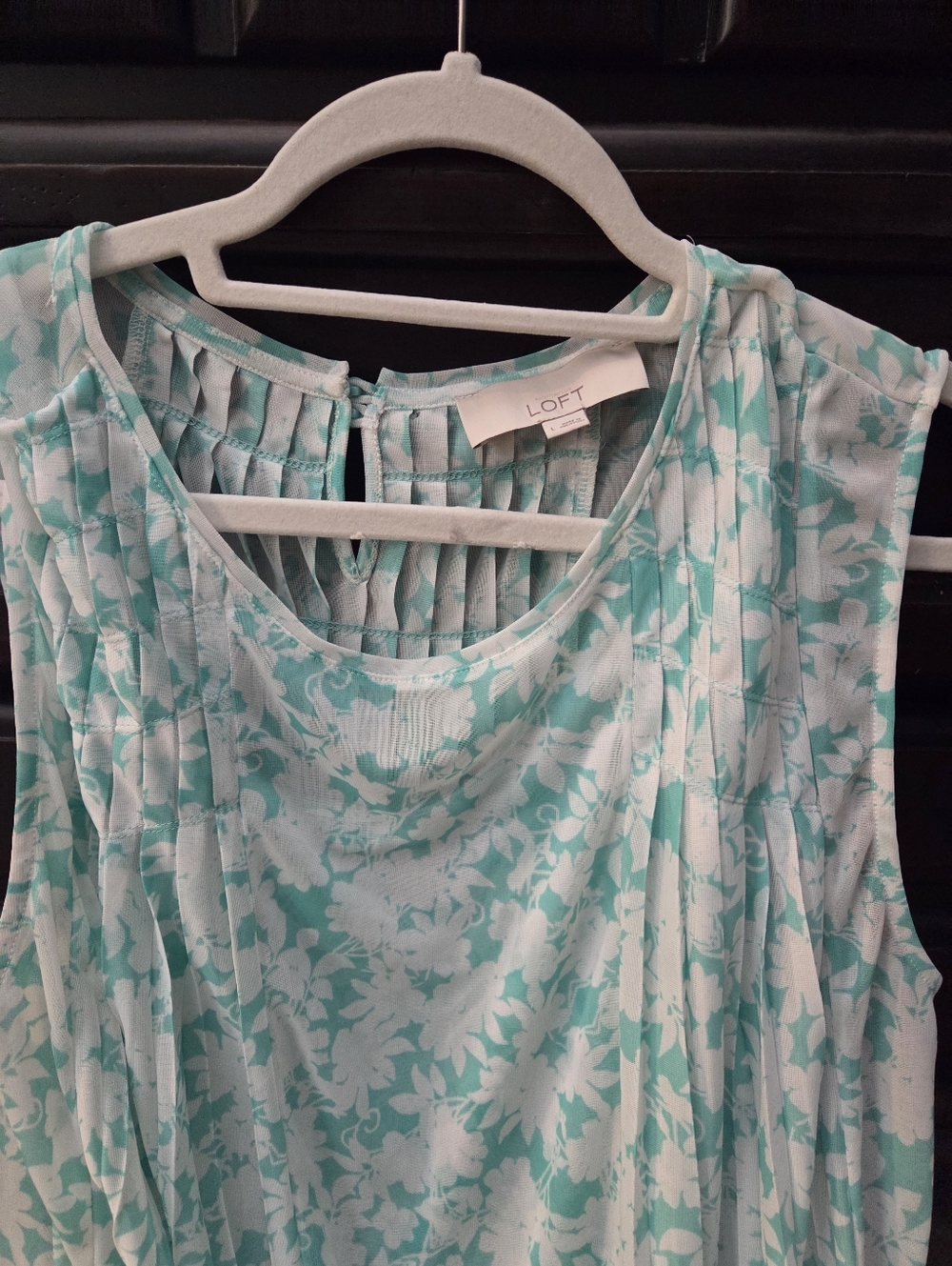 LOFT Mint and White Floral Pleated Sleeveless Blouse